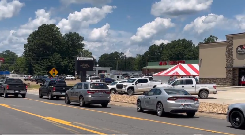 Three dead, 10 wounded in Arkansas grocery store mass shooting