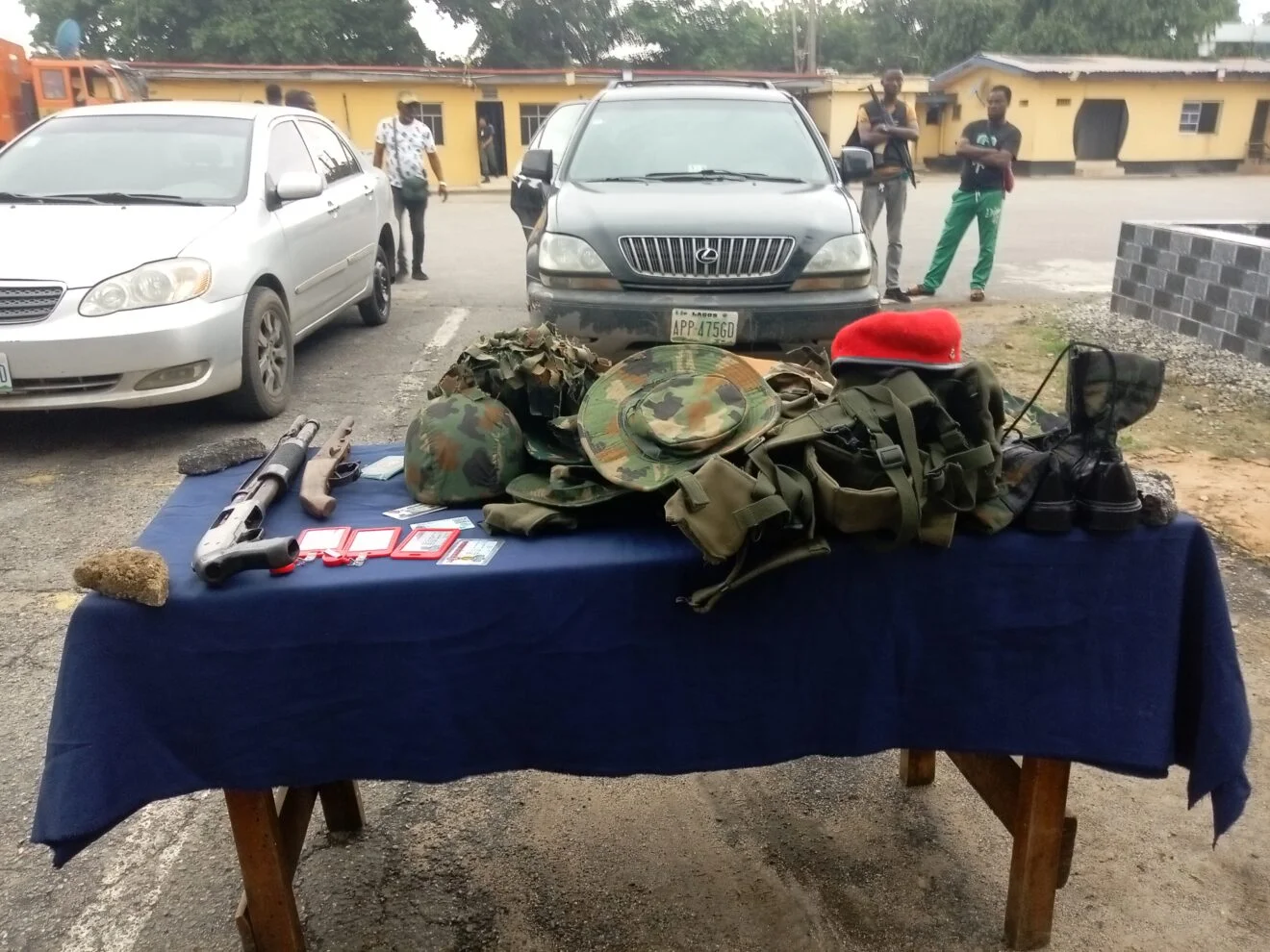 Police nab two dismissed soldiers and four others alleged to be members of notorious armed robbery and car theft gang in Lagos