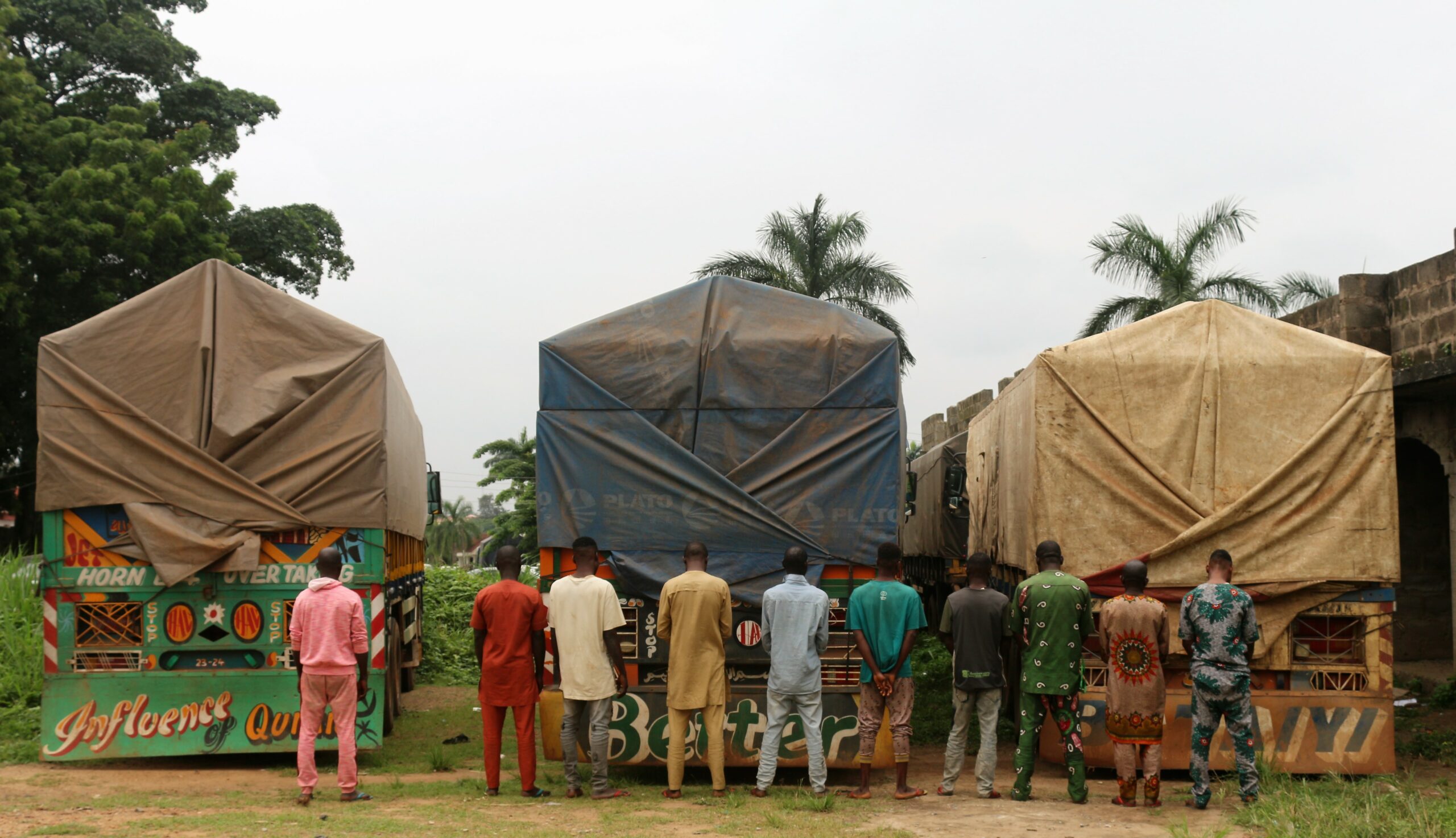 EFCC operatives arrest 10 suspected illegal miners with six trucks loaded with illegally mined minerals in Ogbomoso area of Oyo State.