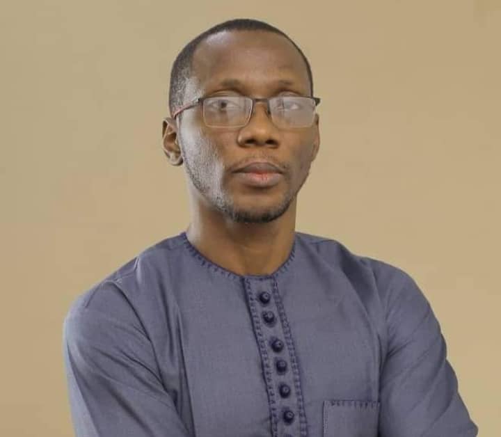 DSS arrests Adejunwon Soyinka, Regional Editor, West Africa of the Conversation Africa and Pioneer Editor of the BBC Pidgin Service at Lagos Airport