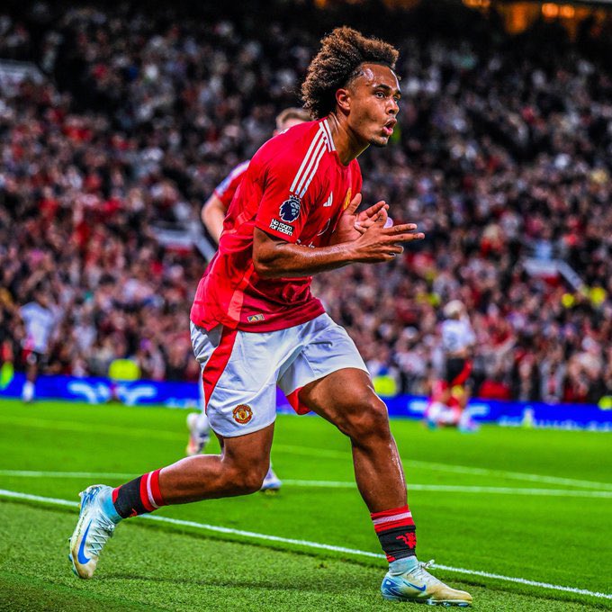 Zirkzee's Late Strike Gives Man. United Victory Over Fulham In League ...