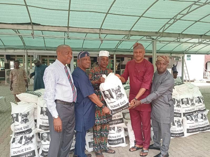 Lagos distributes 20,000 bags of food items to religious bodies as palliatives