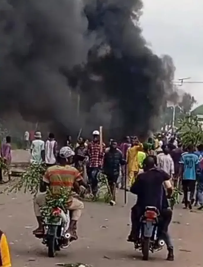 Keffi and Karu Local government Areas of Nasarawa State declare dusk to dawn curfew over following ongoing EndBadGovernance protest.