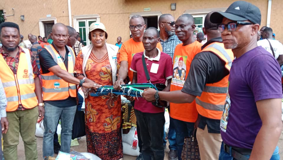 NEMA donates relief materials to displaced people of Ogwuanocha and Ogwuikpele communities in Ogbaru Federal Constituency, Anambra State.