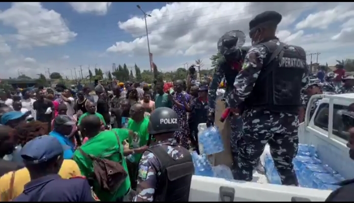 Endbadgovernance# protesters seeking improved economic situation in the country on Tuesday marched to Gani Fawehinmi Park, in Lagos State