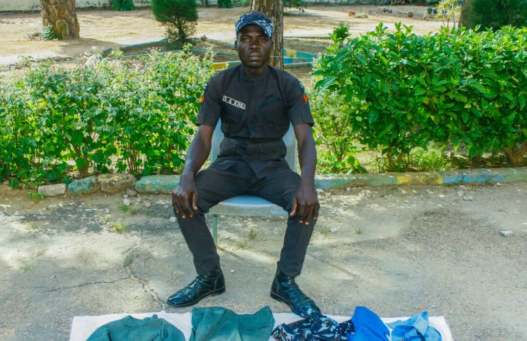Police nabs 31-year old Salisu Bala, who has been extorting and terrorizing the public in parts of Kano in the guise of a police officer.