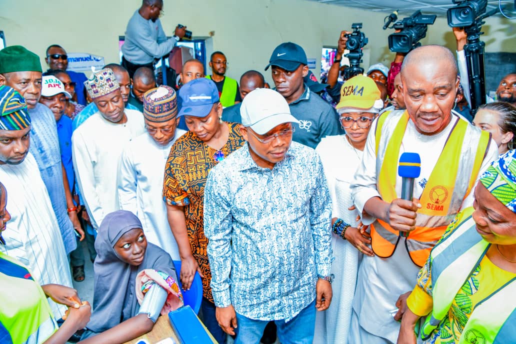 Kogi governor Ahmed Usman Ododo visits the IDP Camp in Lokoja, to identify with people displaced by the flood ravaging the state.
