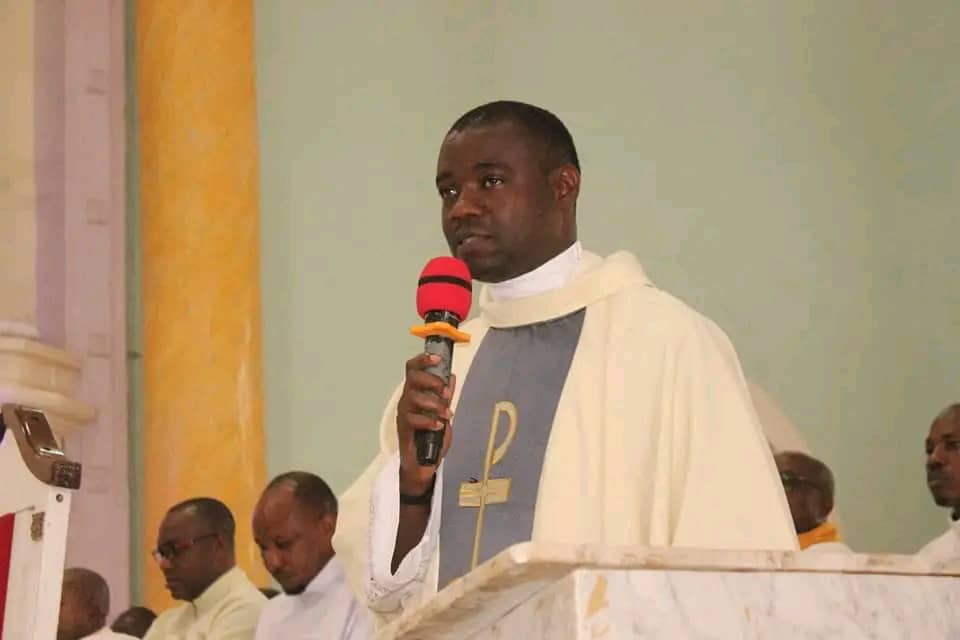 Fr. Thomas Oyode, a Catholic Priest who was abducted from a seminary in Etsako East LGA of Edo State regains freedom from his abductors.