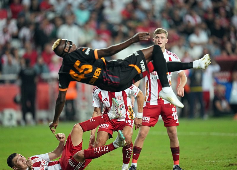 Osimhen’s acrobatic magic lights up Galatasaray’s crushing win at Antalyaspor