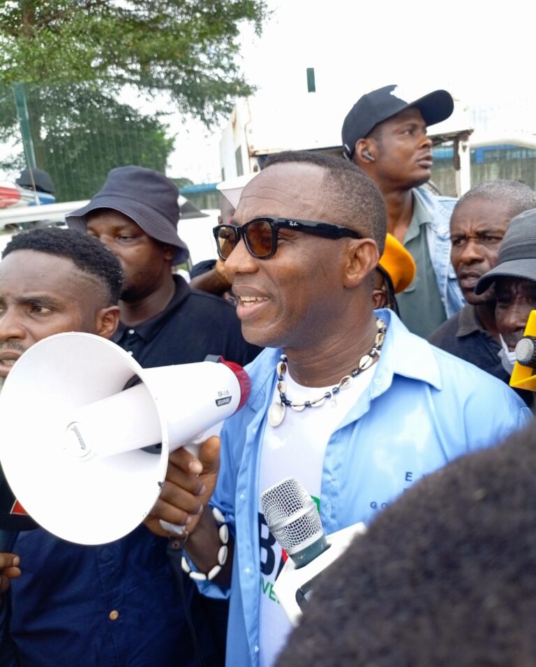 Sowore addressing protesters 