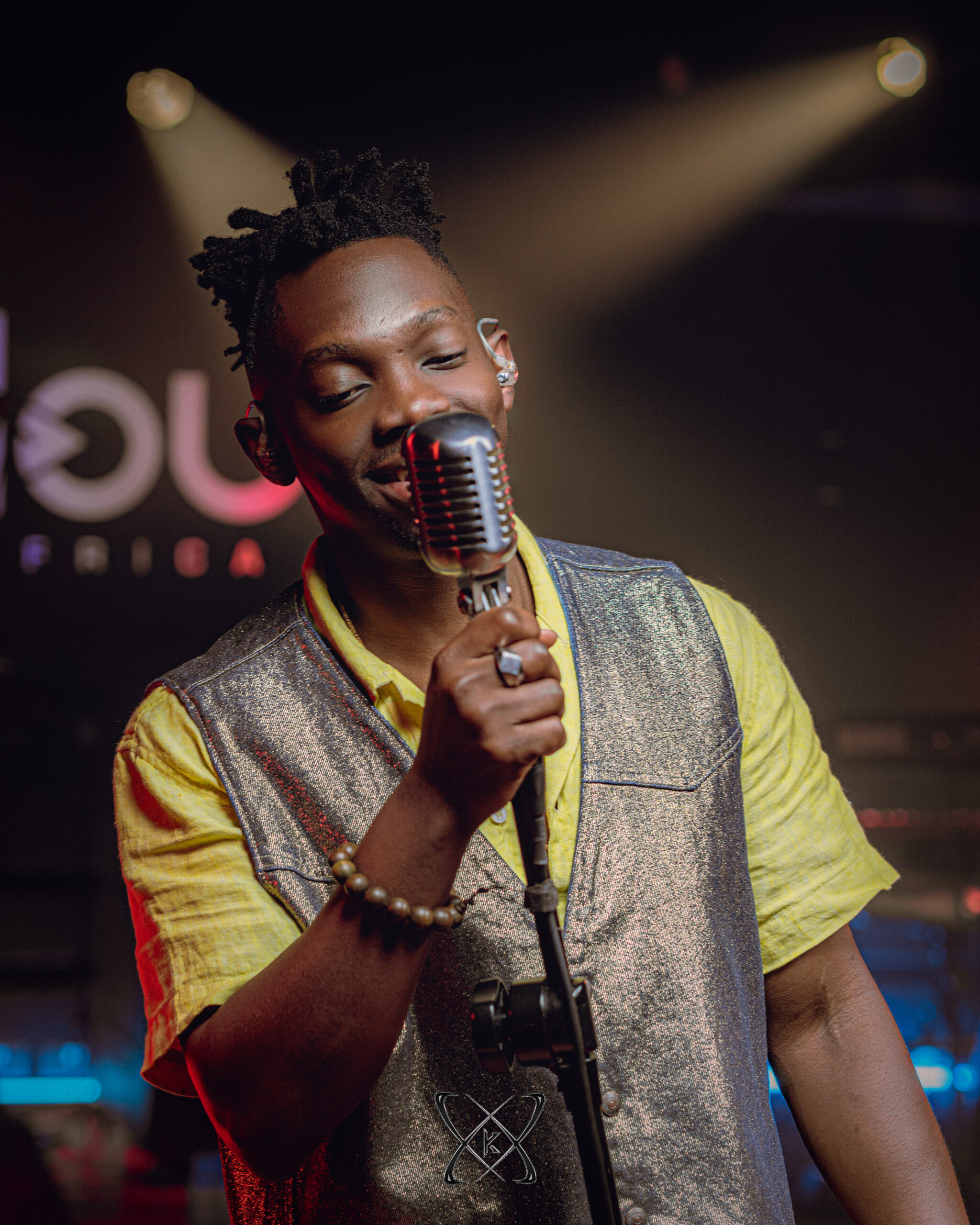 Rising Afrosoul Sensation Ayola Ignites Clout Africa Stage with Spellbinding Performance of 'Life I Want'