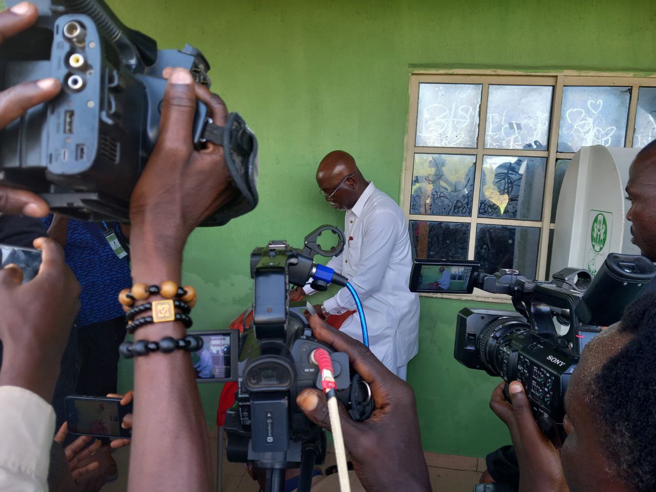 Governor Lucky Aiyedatiwa, the candidate of All Progressives Congress, APC has voted in the ongoing Ondo governorship election.