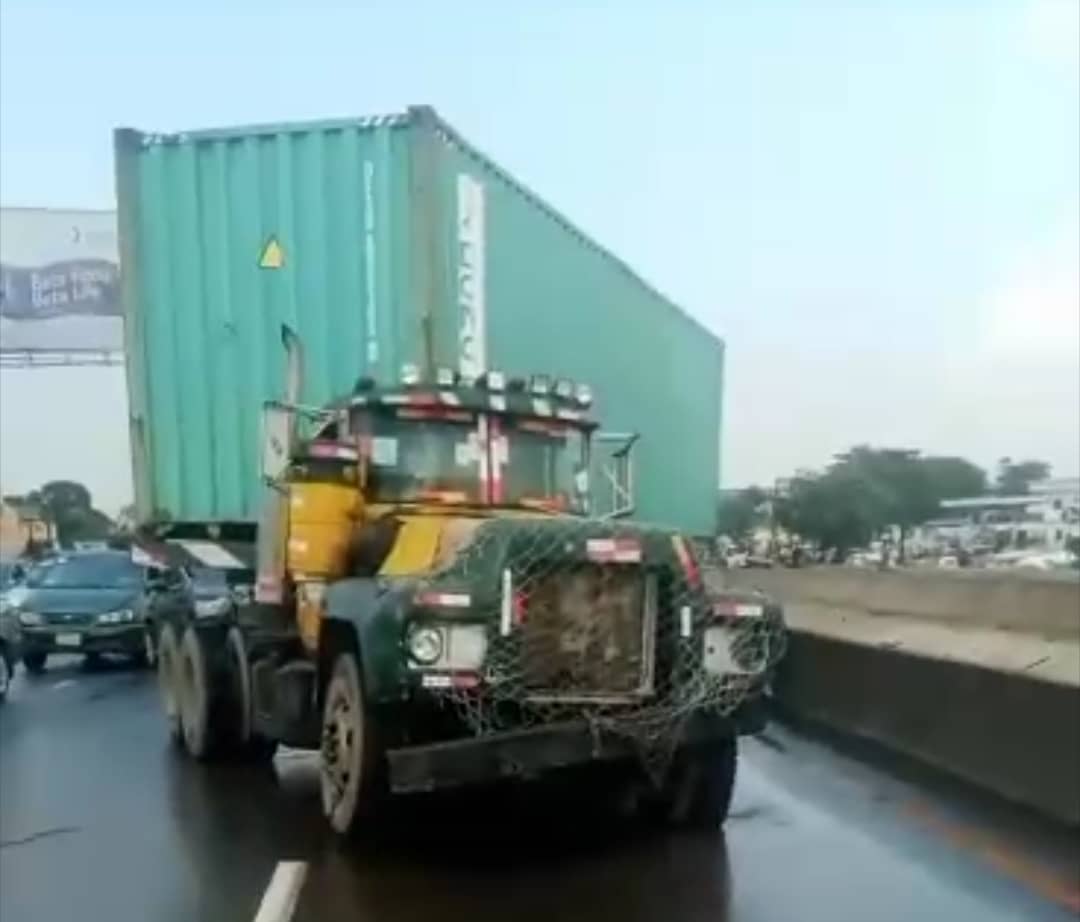 Truck crushes revenue collector with a transport union while attempting collect dues from a driver on the Lagos-Ibadan Expressway.