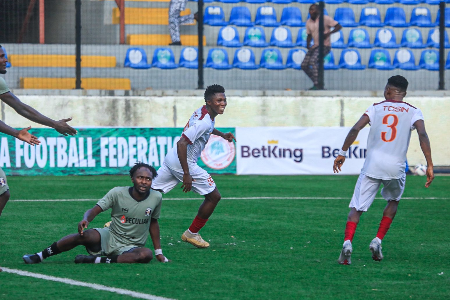 In a dramatic comeback, Ikorodu City FC cancel one-goal deficit in the second half to defeat 3SC of Ibadan 2-1 in Match Day 12 of the NPFL