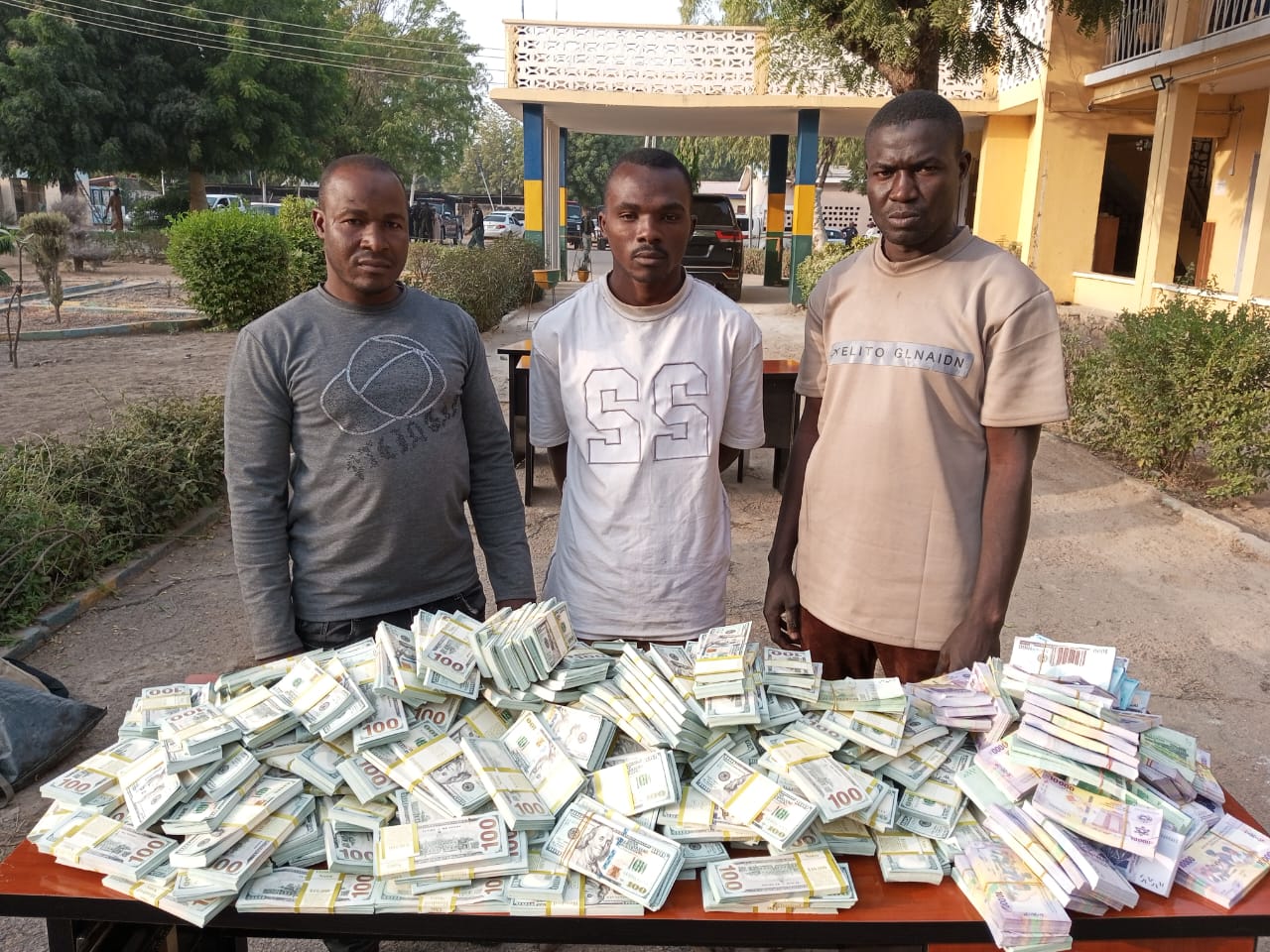 Police nab three notorious fraudsters, recovering the sum of N129,542 billion in local and foreign fake currencies from them in Kano