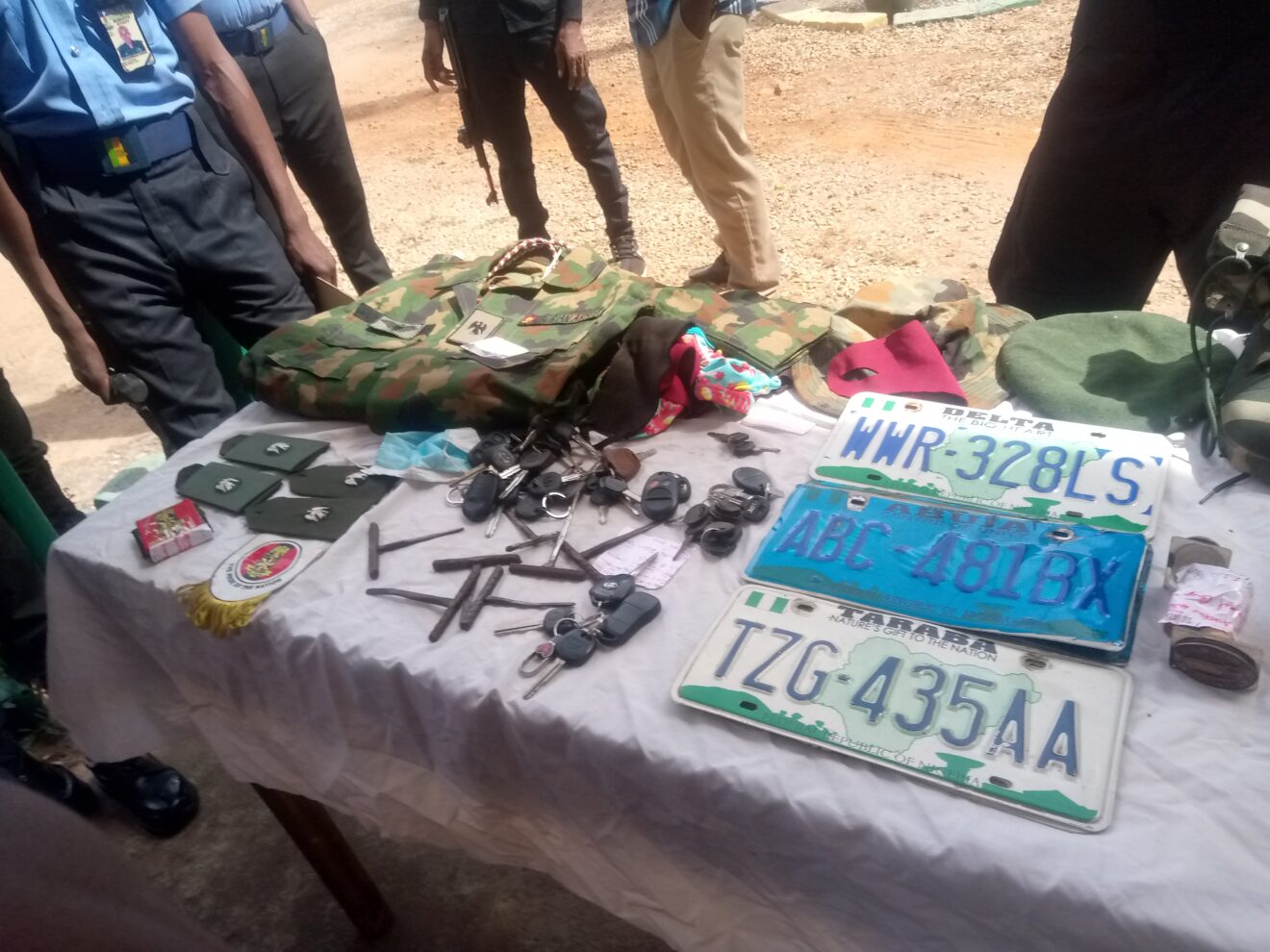 Police nab Austin Anthony, a notorious leader of vehicle theft syndicate posing as an Army Major to carry out his nefarious trade in Sokoto.