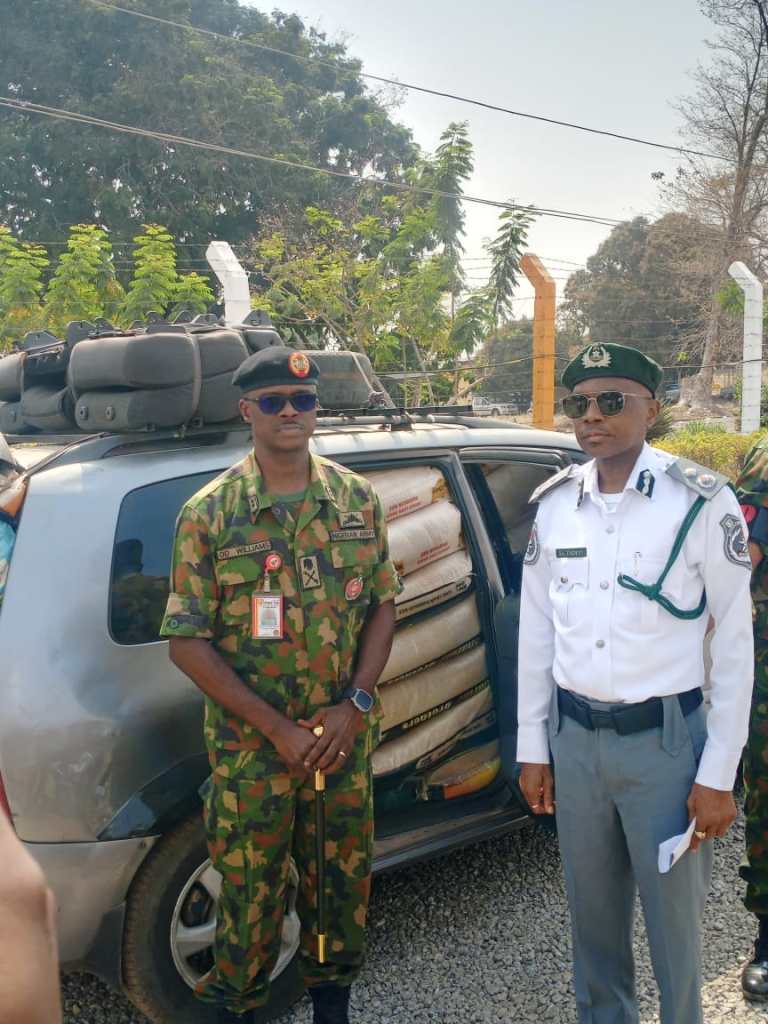 Troops Nigerian Army intercept 139 bags of smuggled foreign rice along the Shao-Jebba Expressway in Moro Local Govt Area of Kwara State.
