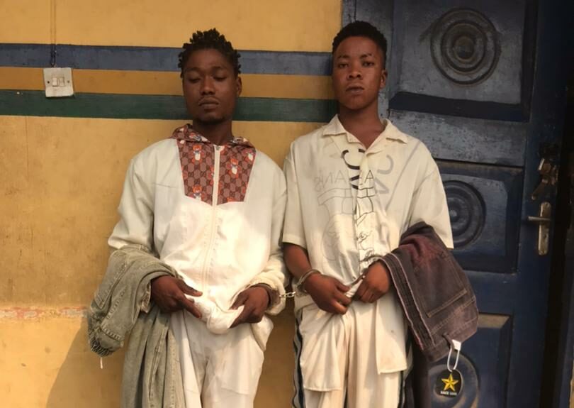 Police arrest two suspects identified as Opeyemi Ibrahim and Dimeji Bakare, for using fake bank transfers to buy goods in Ogun State.