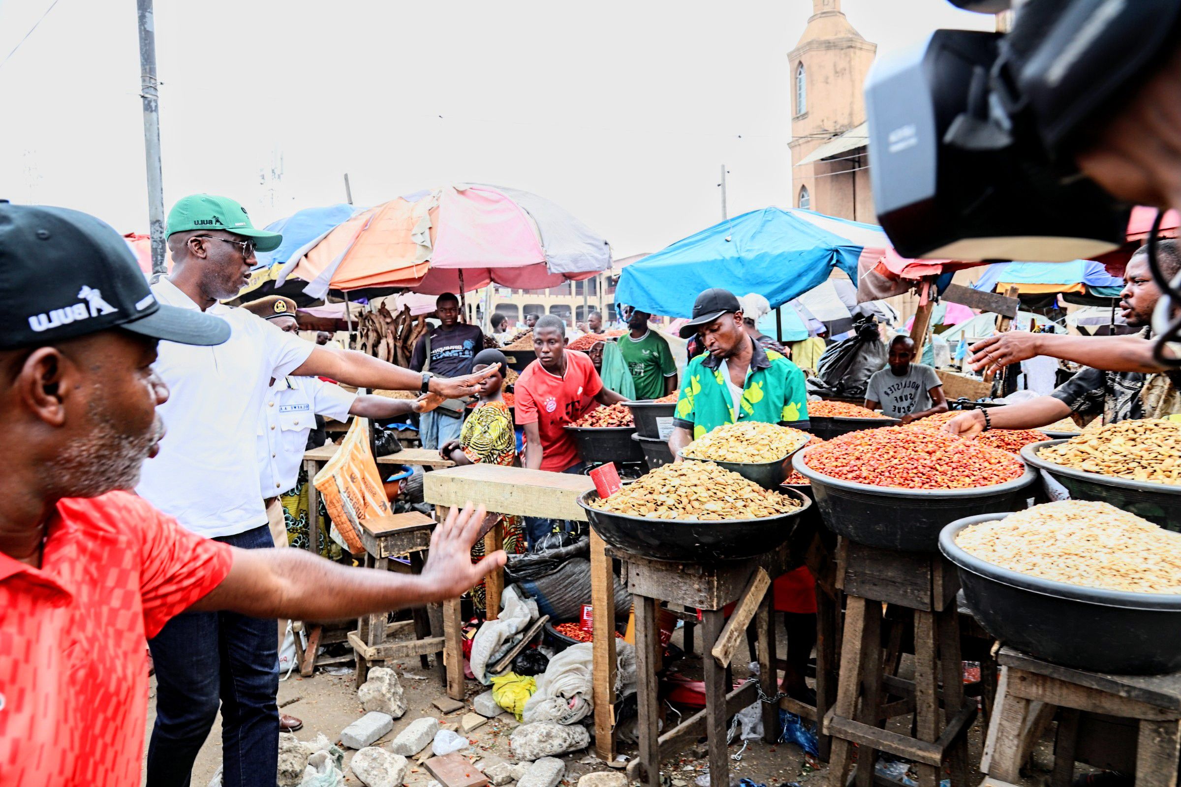 Lagos govt cracks down on illegal trading, issues eviction notices