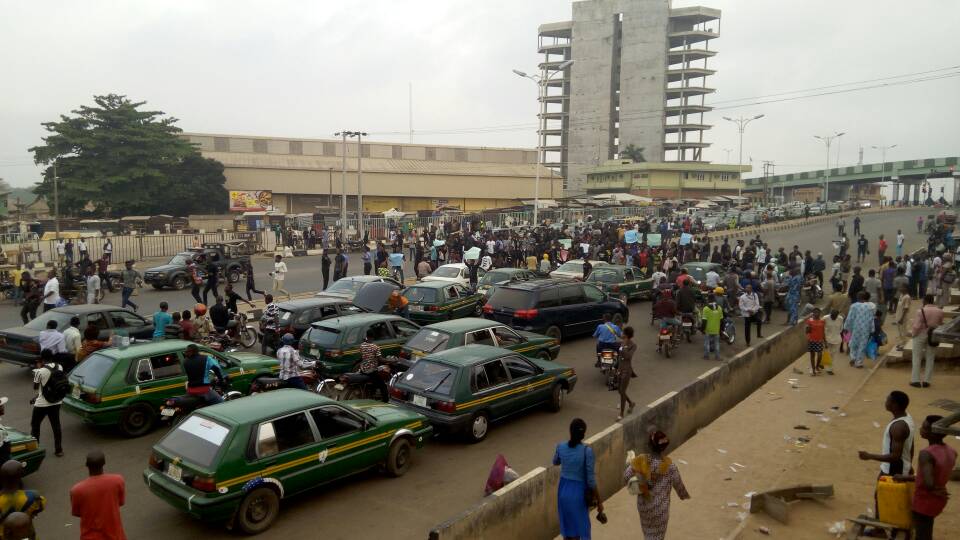 Police dock five taxi drivers in Abeokuta, Ogun State, for allegedly driving with expired insurance certificate.