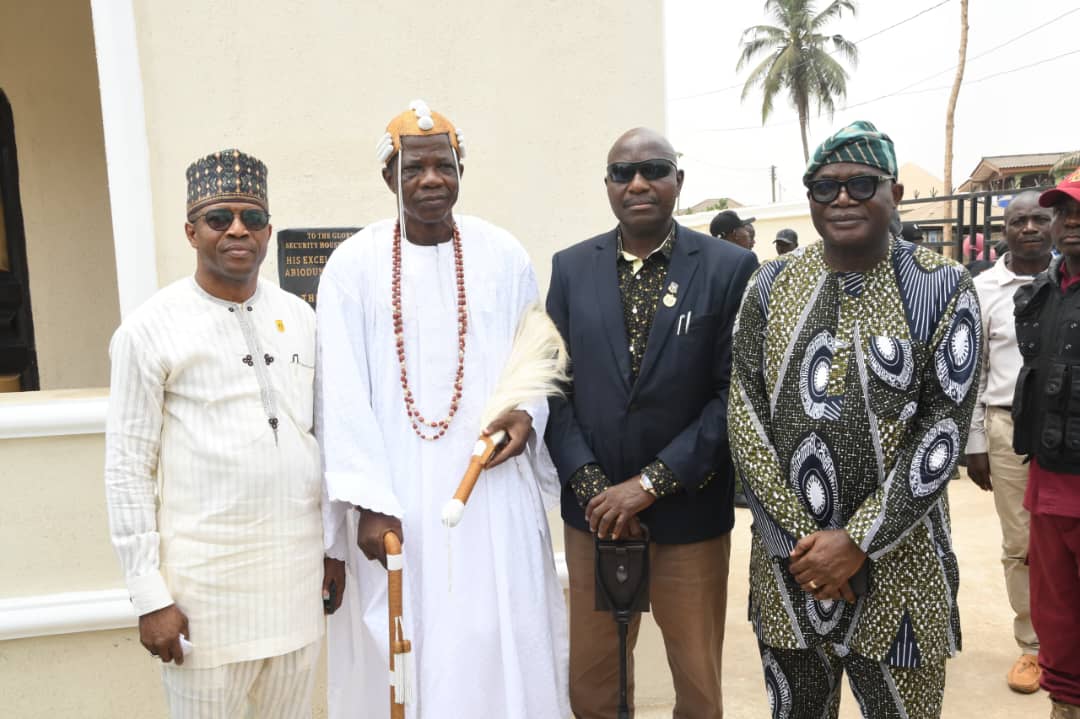 A monarch in Ikenne LG of Ogun State,  Oba James Obafemi  builds security post for  Amotekun in his bid to enhance security of his domain