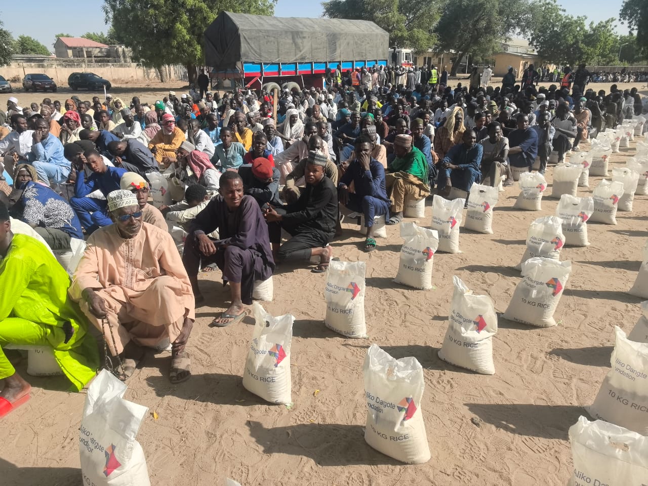 Borno governor, Babagana Zulum, hails donation of 40,000 bags of 10kg rice to the people of the state by the Aliko Dangote Foundation (ADF)