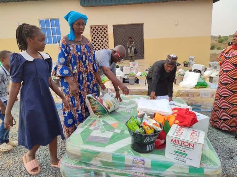 Nigerian Government moves about 40 households of displaced persons/refugees to a resettlement city in Keffi for decent accommodation