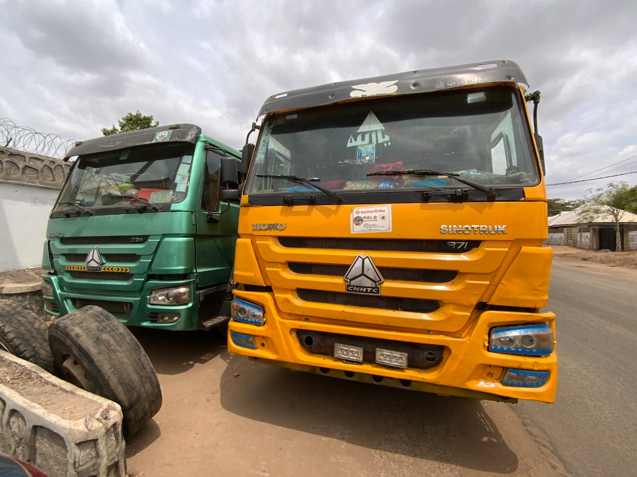EFCC operatives intercept eight trucks conveying suspected illegally mined solid minerals in Katsina-ala Local Govet Area of Benue State.