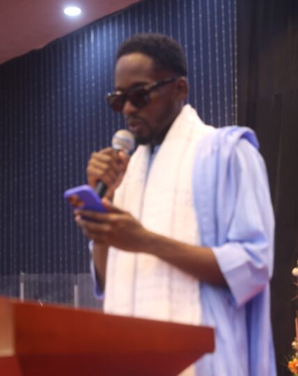 Mr Eazi at mum’s burial