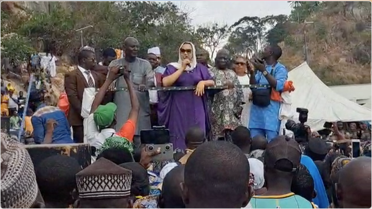 Senator Natasha Akpoti-Uduaghan defies warning by Kogi govt, police, storms Okene, her ancestral home to address her teeming supporters