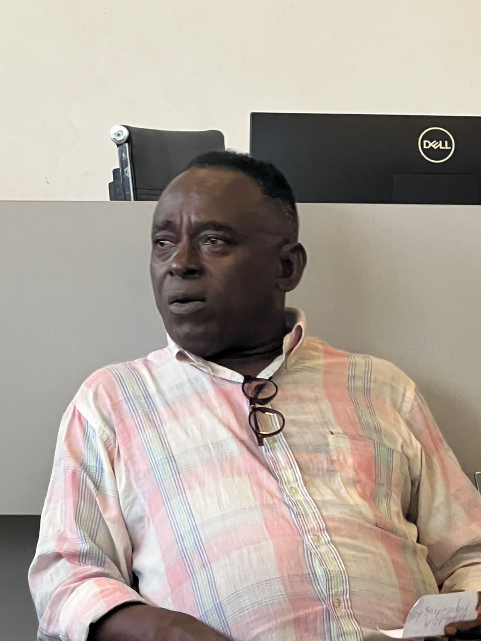 EFCC nab alleged fake journalist, Ernesto Chukwukamma for extorting N2m from a petitioner to stop $4.5bn fraud probe in defunct PTF.