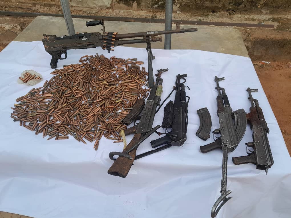 Police intercept two men transporting a large cache of high-grade firearms and ammunition from Benue to Kwara State in Nasarawa State.