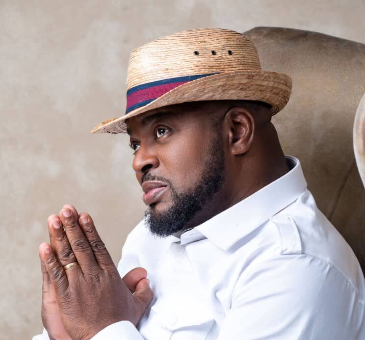 Renowned Nigerian performer, musician and founder of Shuga Band Akinloye Tofowomo, popularly known as Akiin Shuga, is dead.