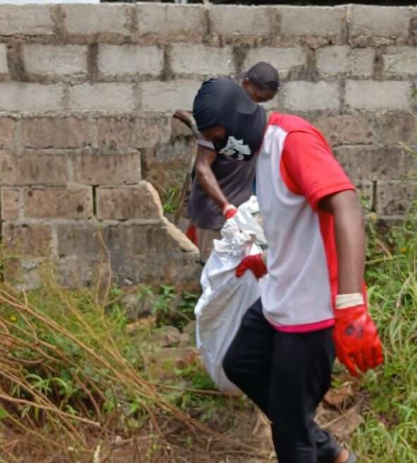 Police uncover a decomposing body at an abandoned livestock farm deep inside the Okuku-Agwa forest in Owerri-West LGA of Imo state.