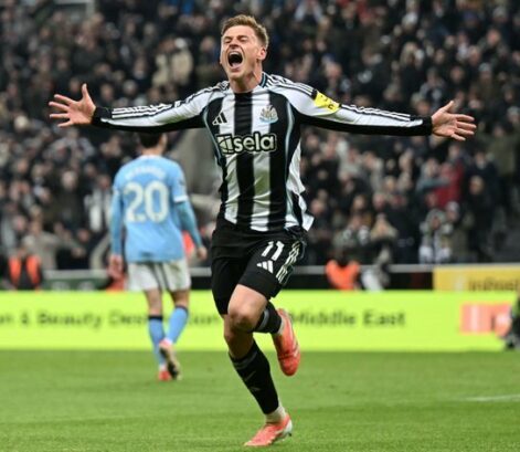 Barnes fires Newcastle to dramatic victory over Man City at St James