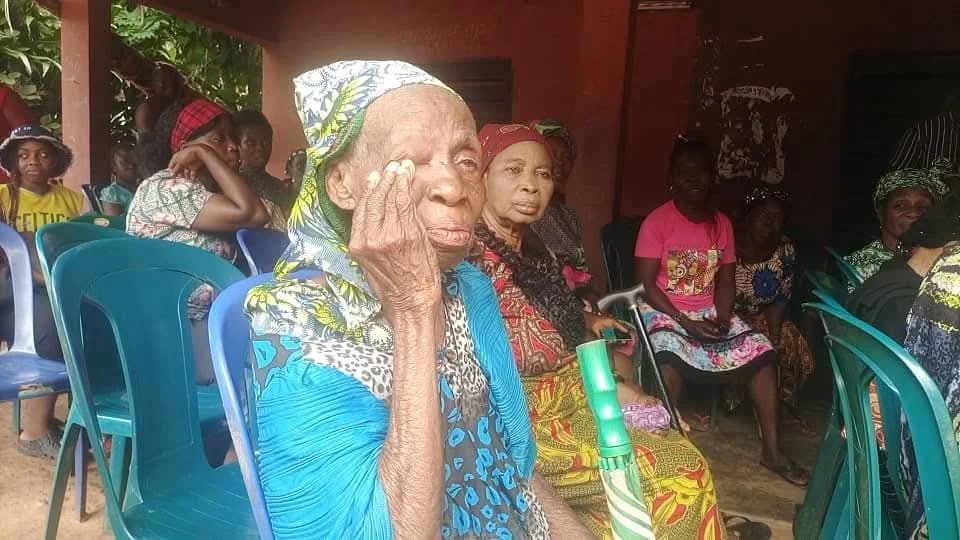 96-year-old woman, Mrs Elizabeth Onike, bursts into tears after she was told that she cannot vote in ongoing Anambra election