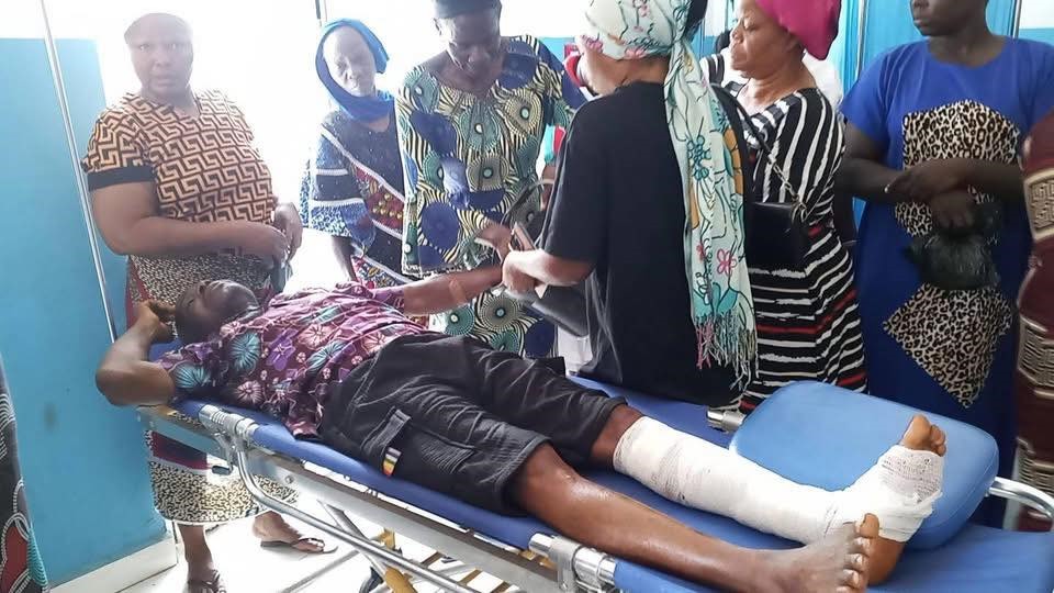 One injured as as bus passengers escape from kidnappers along Ijowa-Mopo road in Isanlu, the headquarters of in Yagba East LoG of Kogi State