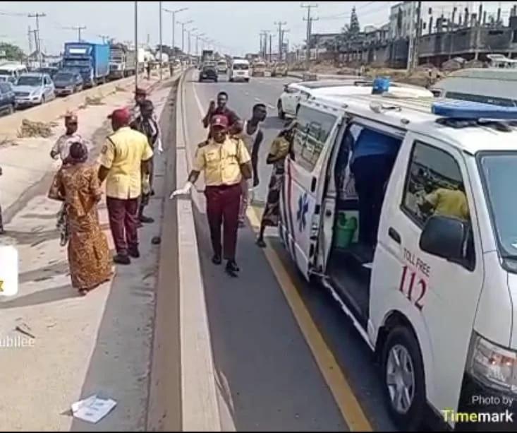 LASTMA rescues eight-month-old baby from a multiple collision at Otedola bridge area, inward tollgate along the Lagos–Ibadan Expressway.