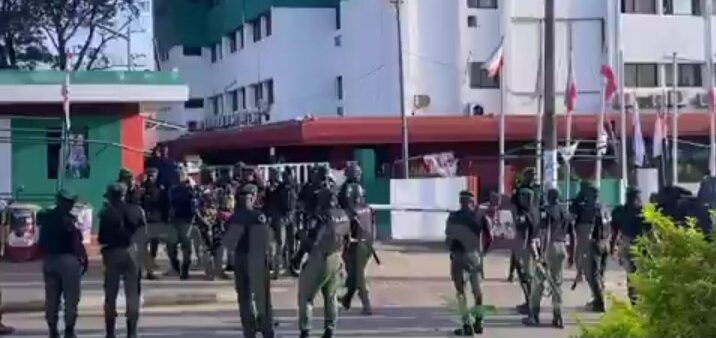 Just in: Police shut down PDP headquarters