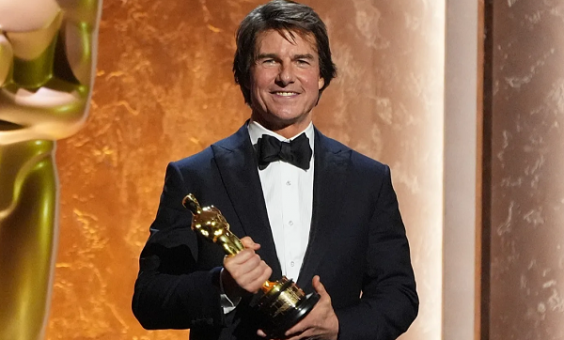Tom Cruise wins first Oscar