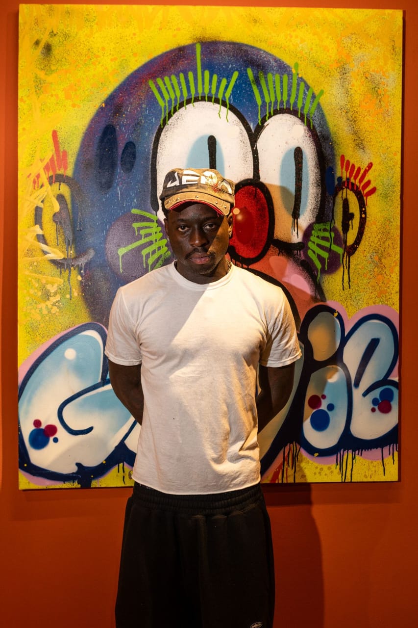  Olaolu Slawn with fans alongside BOBO co-curator Teezee, co-founder of Native Records, at Nahous.