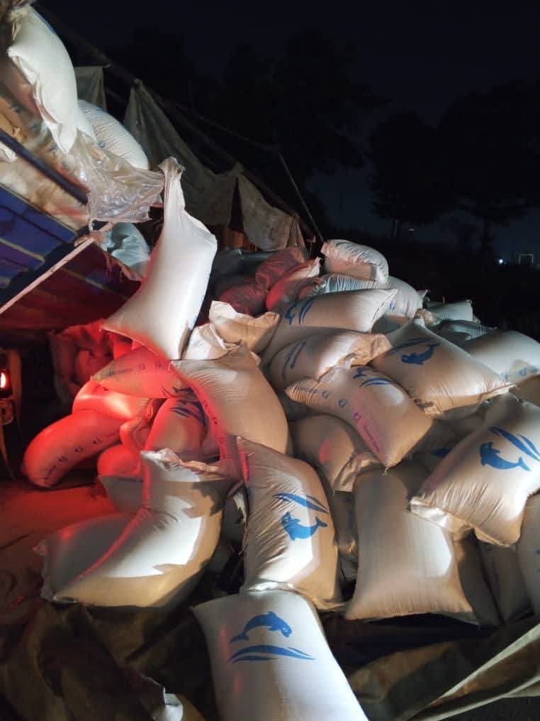 Traffic gridlock as truck overturns on Otedola Bridge