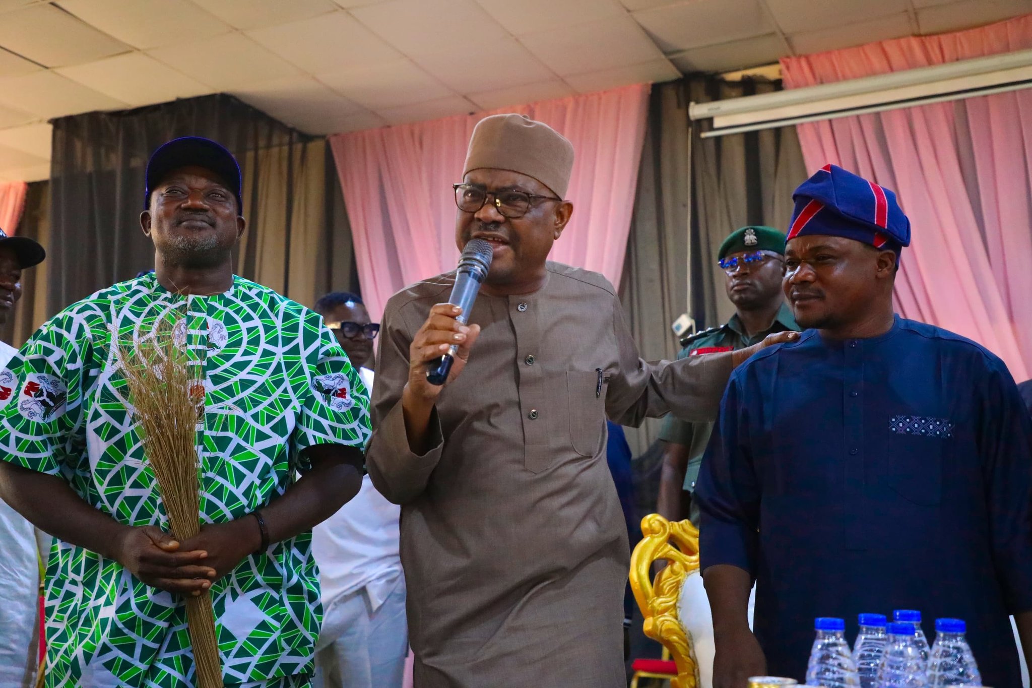 FCT Area Council Elections: Bwari PDP Chairmanship Candidate Steps Down For APC Candidate 