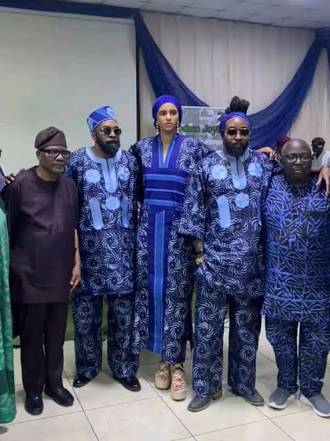 BJ's children flanked by Kayode Komolafe and Dapo Olorunyomi 