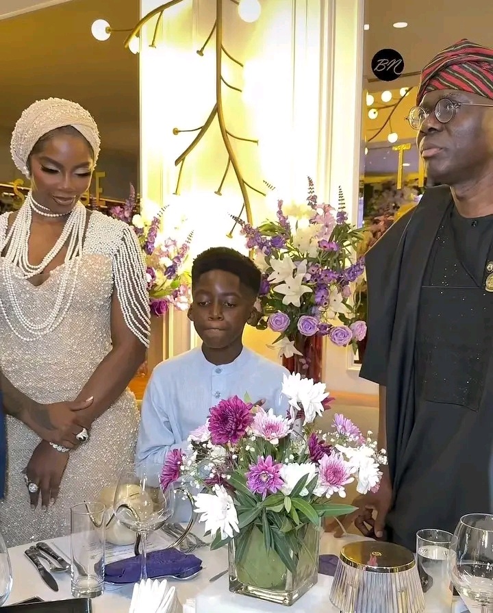  Tiwa Savage, her son Jamiu and Governor Babajide Sanwo-Olu
