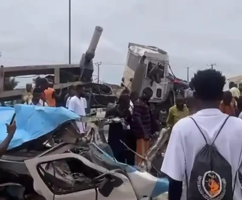 Four die in truck–minibus crash on Lekki–Epe expressway