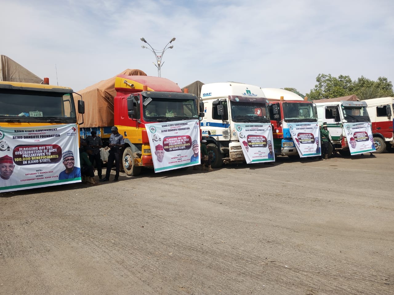 Aliko Dangote Foundation (ADF), Kano govt distribute 100, 000 bags of rice to vulnerable families as palliatives for the Ramadan season