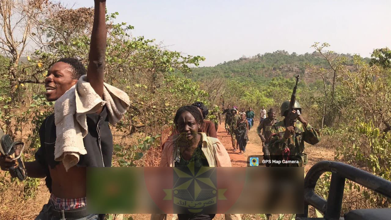 Security operatives rescue 20 people abducted from Byazhin District of FCT and Niger State at Gidan Dogo and Kweri Forests in Kaduna State.
