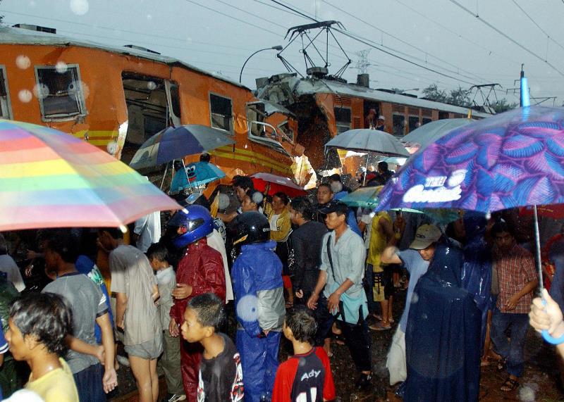 14 Killed, dozens injured as trains collide near Jakarta