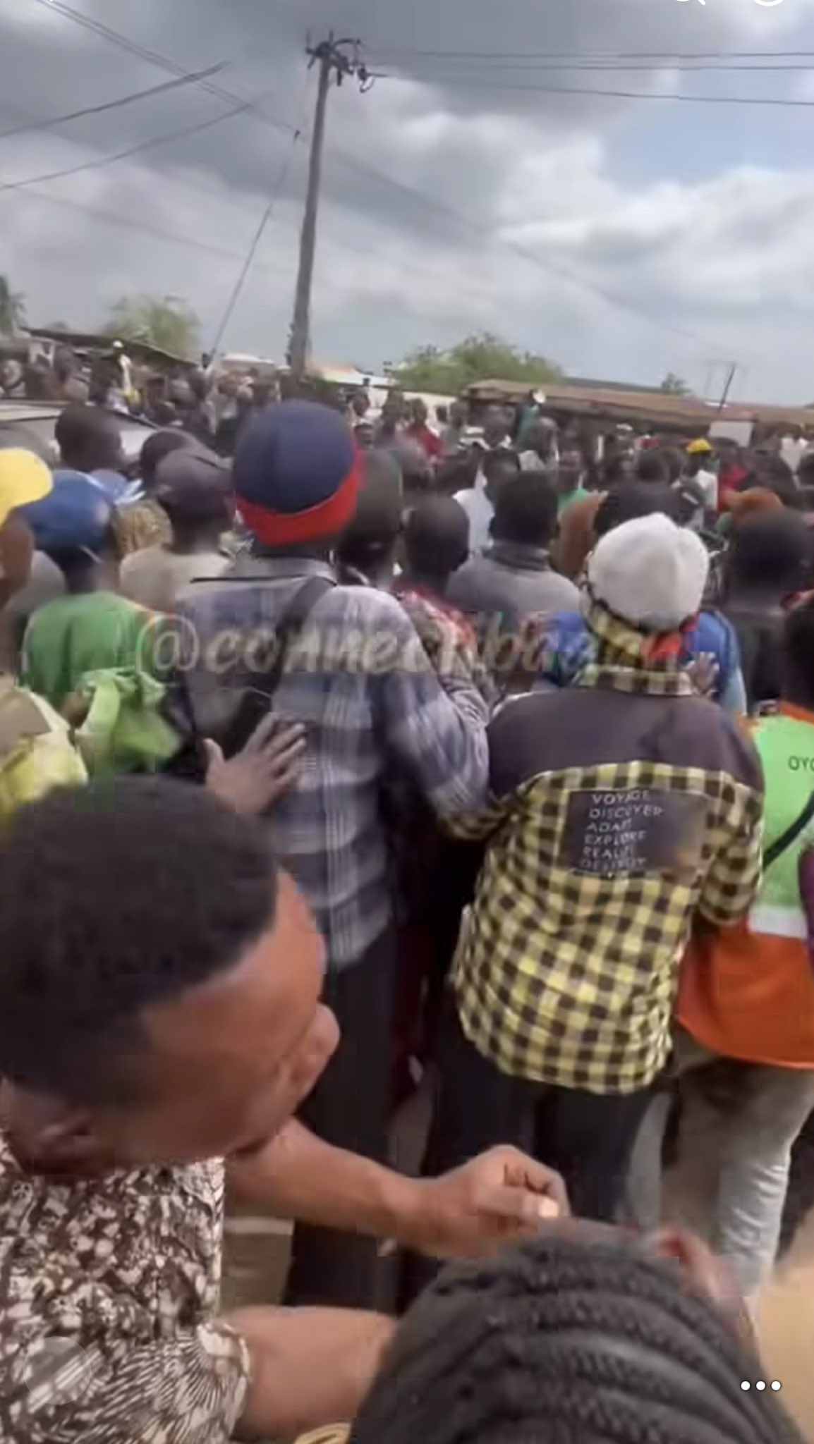 OYO POLICE RESCUE MEDICAL DOCTOR FROM MOB ACTION OVER FALSE KIDNAPPING ALARM IN IBADAN